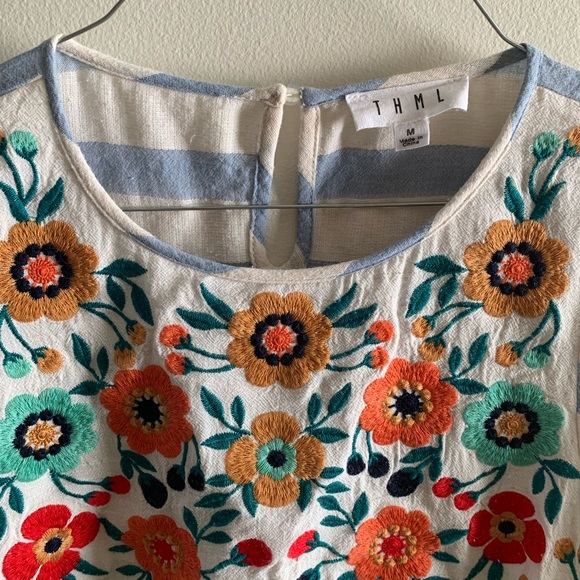 An adorable Roolee spring or summer top. No worn areas. - Picture 8 of 11